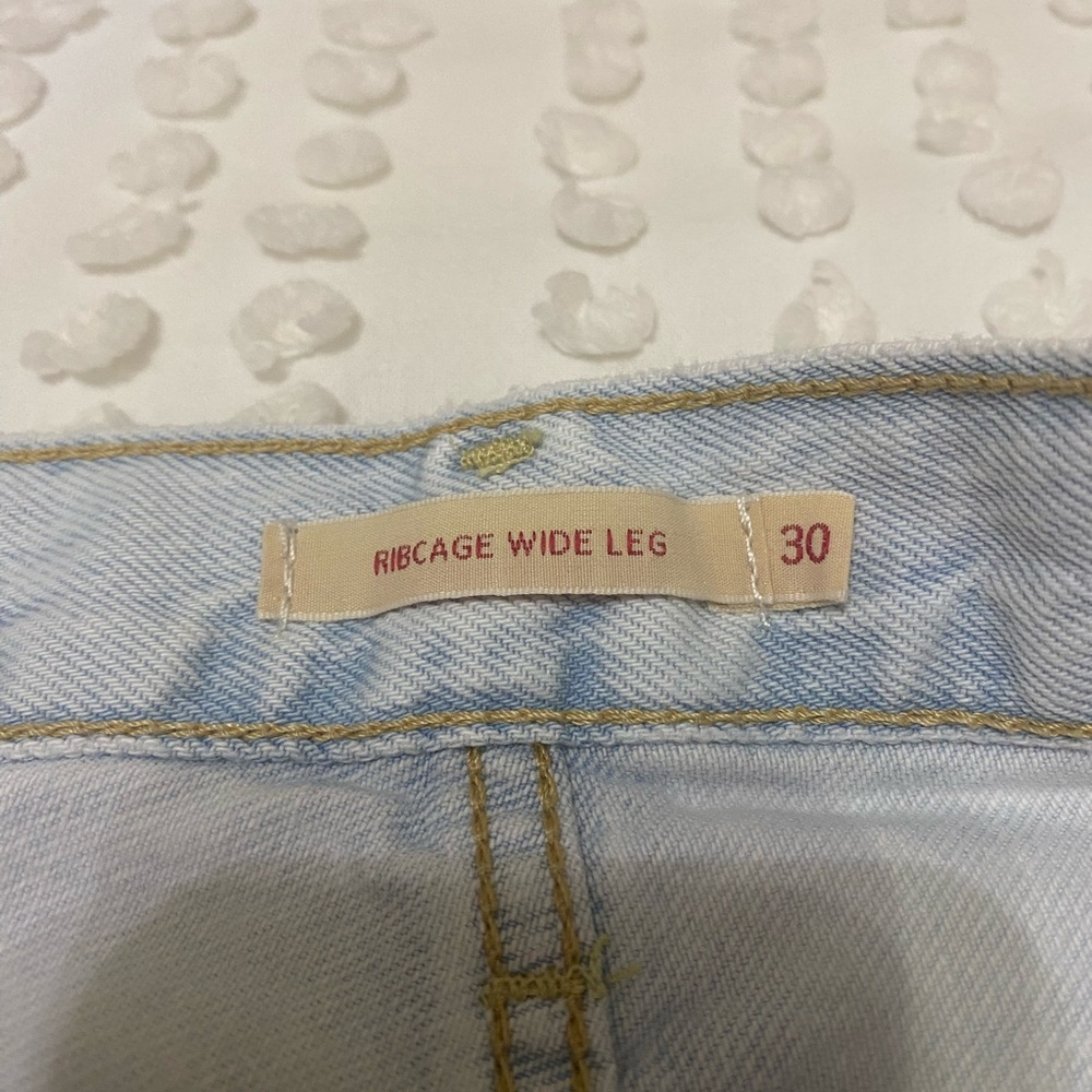 Levi’s Ribcage Jeans - Picture 2 of 3